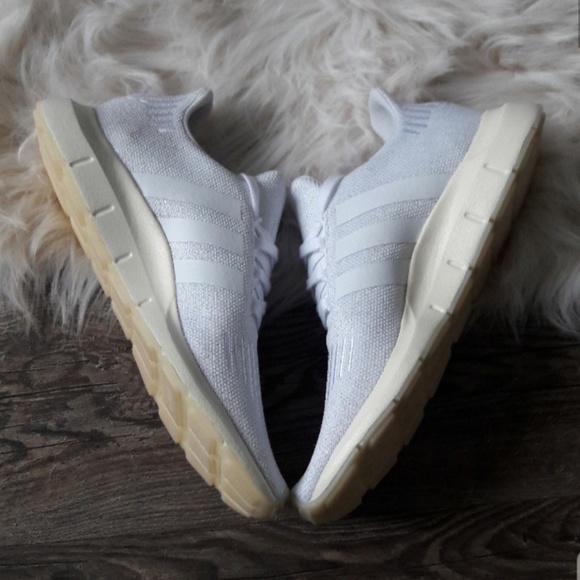 NEW adidas Swift Run - Picture 4 of 7